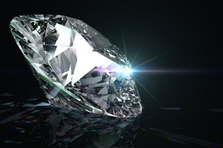 Rusi rasprodaju dijamante, dižu rublju sa dna