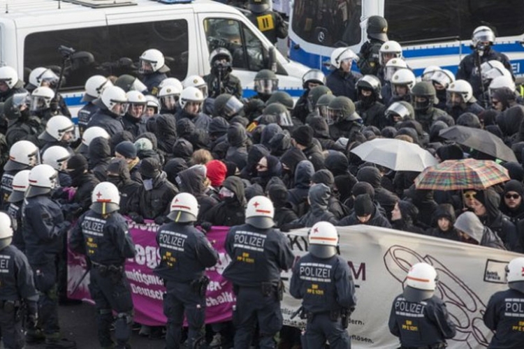 Protesti ljevičara u Štutgartu, 400 ljudi uhapšeno (VIDEO)