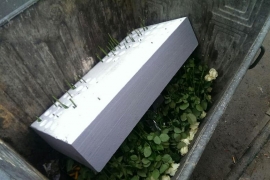 Sarajevo: Ruže i svijeće iz Dobrovoljačke završile u kontejneru