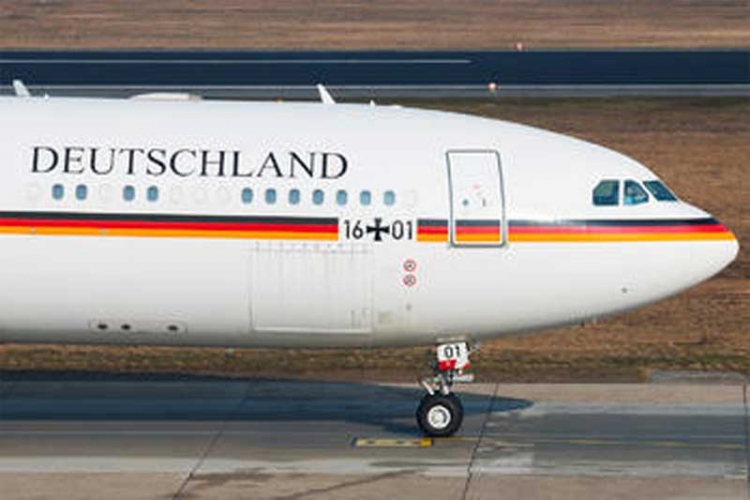 Pukla guma na avionu njemačke vlade