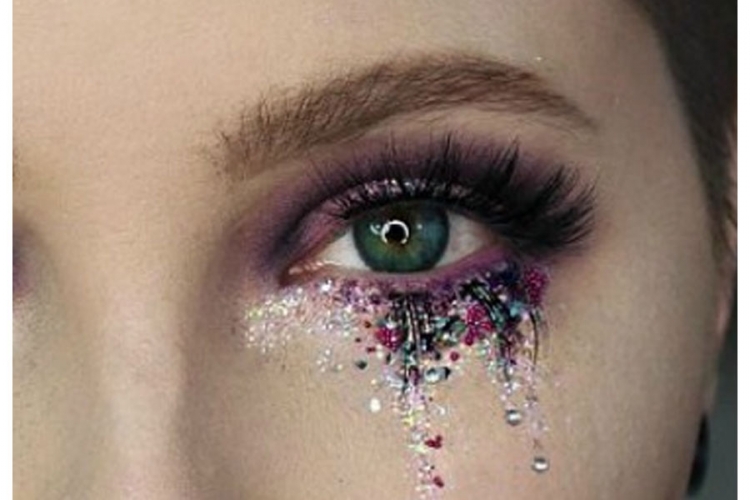 Šljokičaste “suze”: Novi trend hara Instagramom