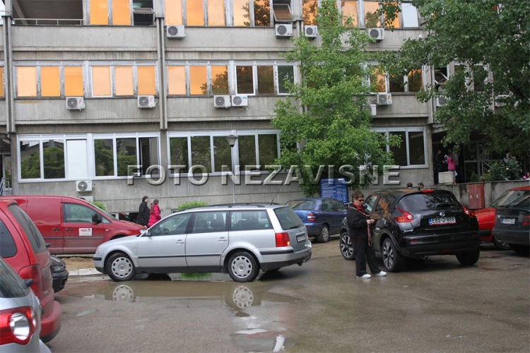 Banjaluka: Parkiranje kod Poliklinike kao nemoguća misija