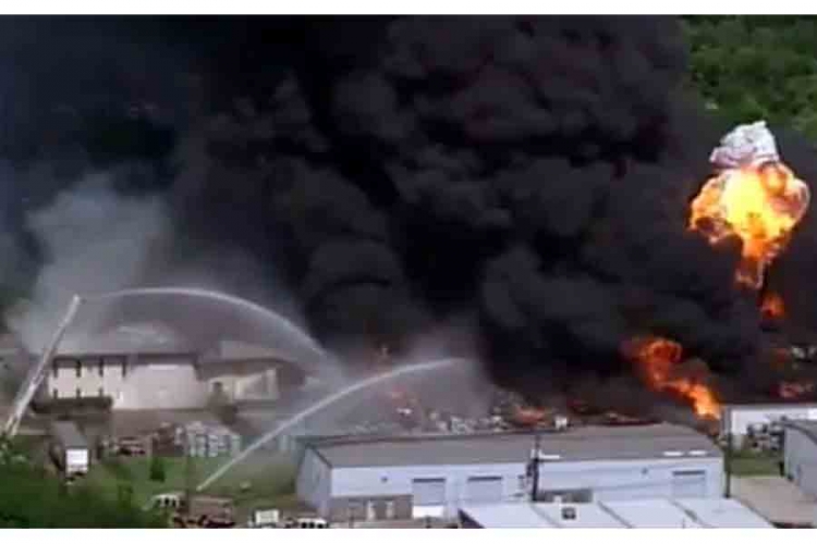 Veliki požar u Hjustonu: Gori skladište prepuno hemikalija