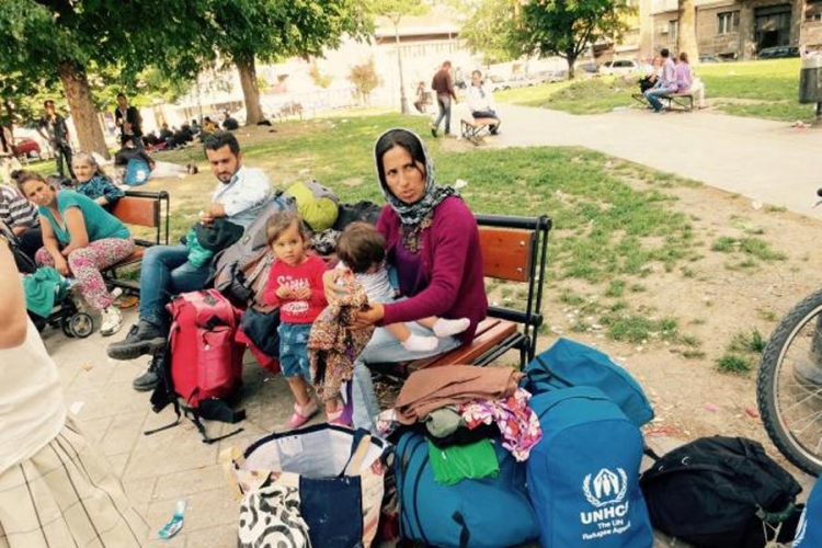 Izbjeglice ponovo pune park u centru Beograda (FOTO)