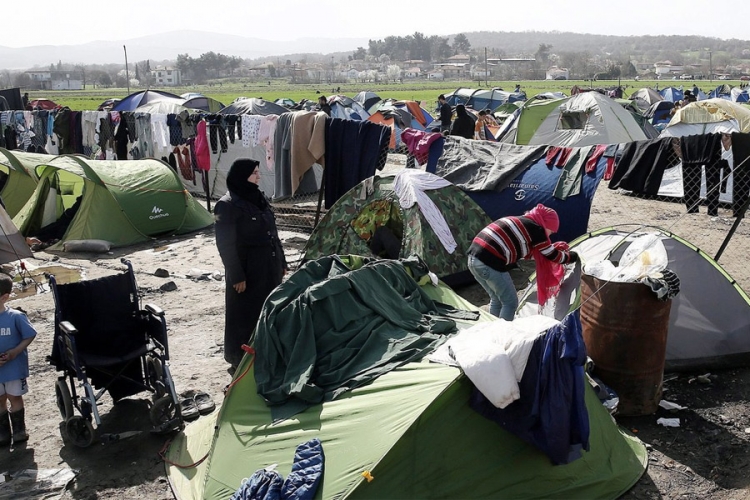 Počelo iseljavanje izbjegličkog kampa u Idomeniju 