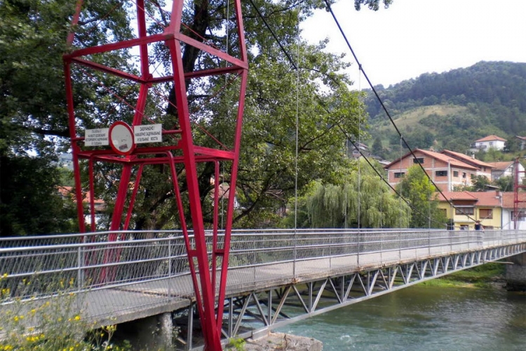 Banjaluka: Policija i građani spriječili da se ubije skokom sa mosta