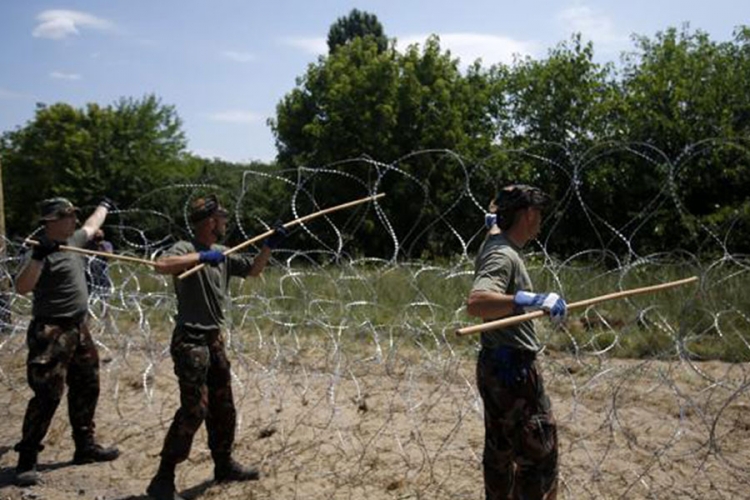 Mađari ponovo ojačavaju ogradu na granici sa Srbijom