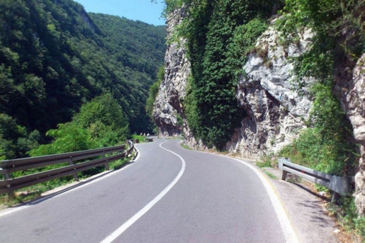 Izmjena režima saobraćaja na putu Karanovac - Crna Rijeka