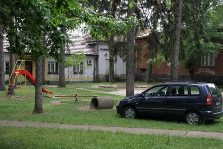 Banjaluka: Vaspitačici igralište vrtića Ježeva kućica služi kao parking
