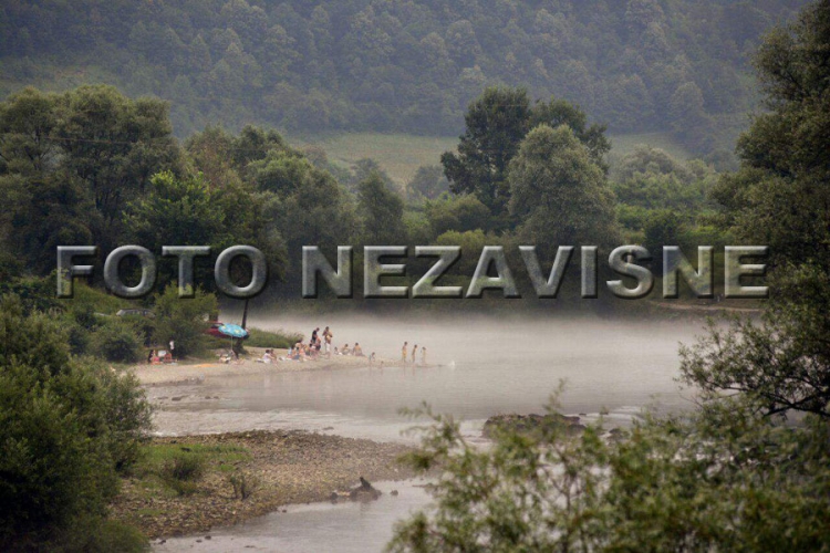 Banjalučani spas od vrućine traže na Vrbasu (FOTO)