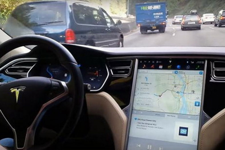 Tesla pod istragom: Poginuo vozač koji je koristio autopilota