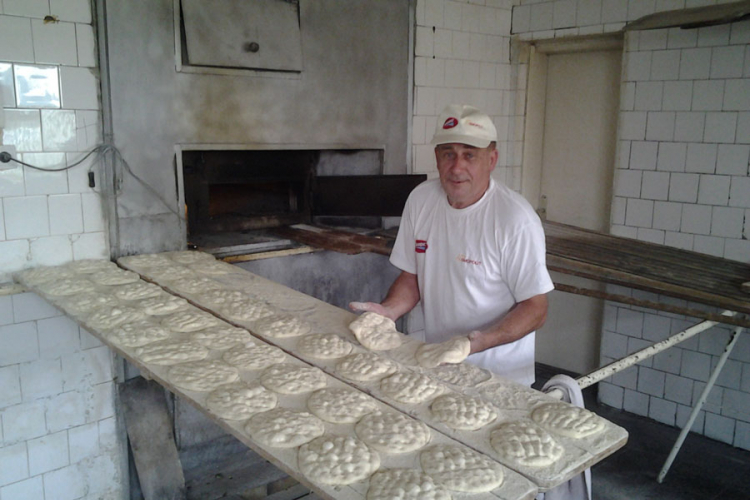 Doboj: Srpski pekar tri decenije pravi iftarske lepinje