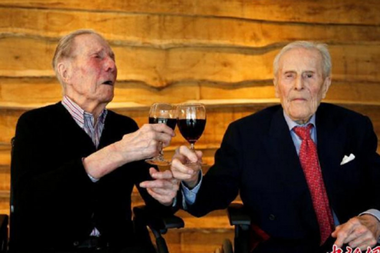 Najstariji blizanci na svijetu napunili 103 godine