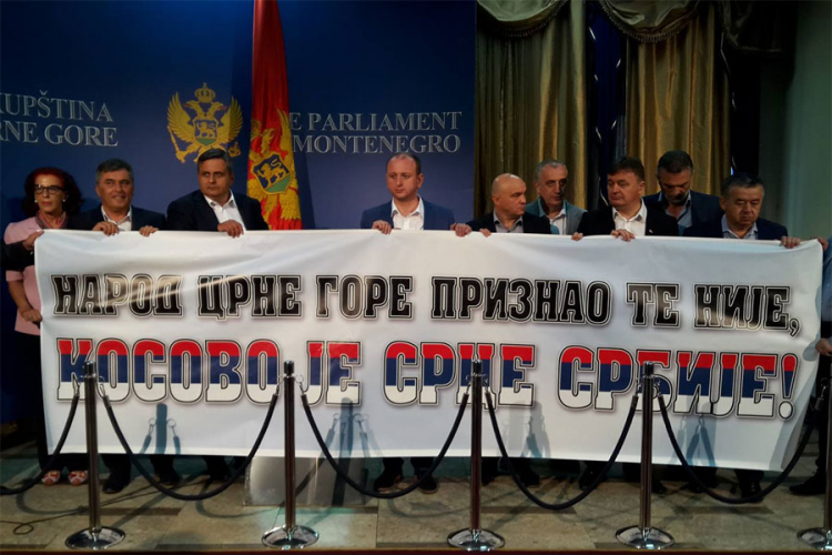"Kosovo je srce Srbije" u crnogorskom parlamentu