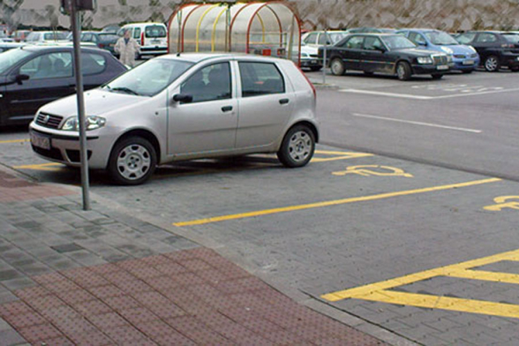 Banjalučanima sve više kazni zbog nepropisnog parkiranja
