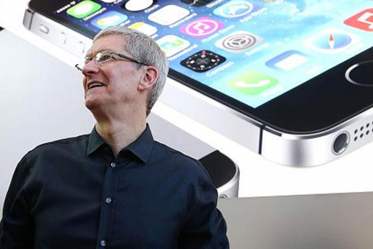 Prihodi Applea pali 15 odsto, dobit 7,8 milijardi dolara