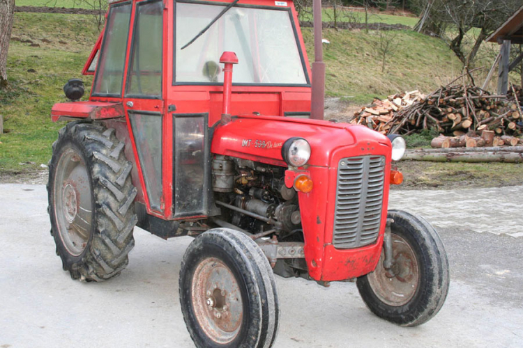 Policija pronašla pijanog lopova: Ukrao traktor na Manjači