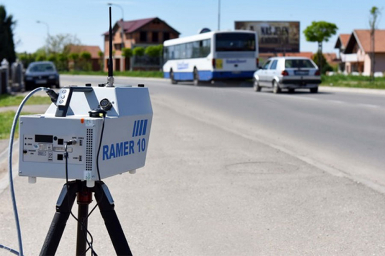 Gas do poda: Radar u Kozarcu za pet sati ulovio 1.005 vozača