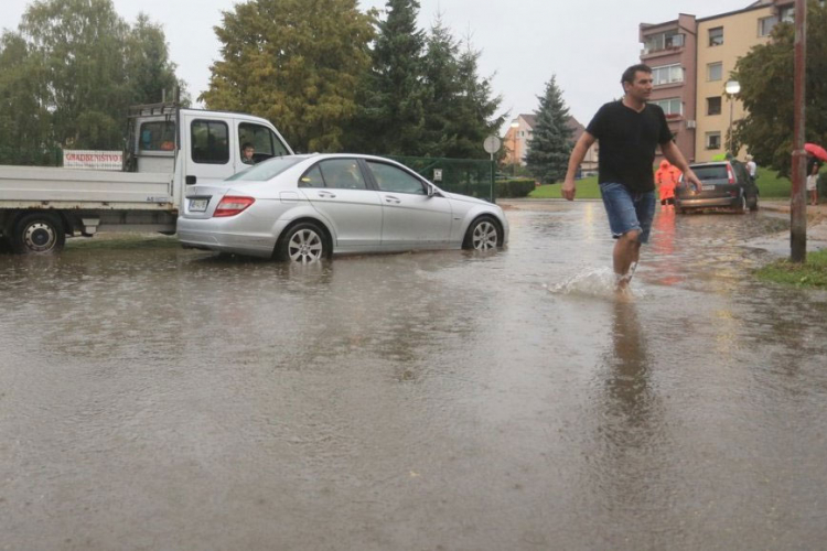 Olujno nevrijeme zahvatilo Sloveniju