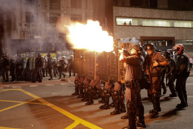 Brazil: Policija ispalila suzavac na pristalice predsjednice (VIDEO)