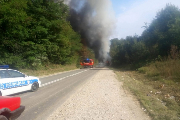 Osmaci: Autobus se zapalio u vožnji, nema povrijeđenih (VIDEO)