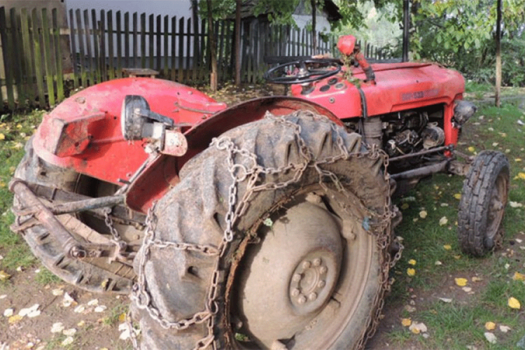 Kozarska Dubica: Ometao ga u vožnji traktora pa pregazili muškarca