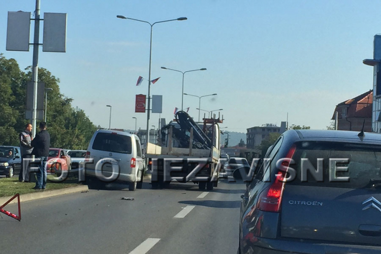 Banjaluka: Sudar kombija i kamiona na zapadnom tranzitu (FOTO)