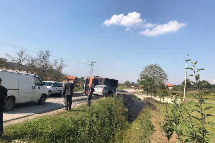 Sudarili se auto i kamion kod Teslića
