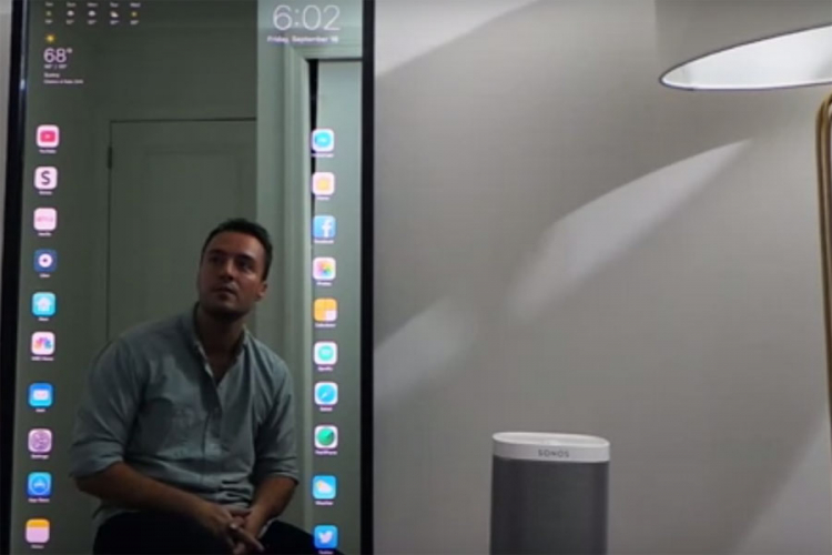 Pretvorio ogledalo u džinovski "smartfon" (VIDEO)