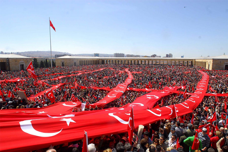 Turska otpustila 1.500 zatvorskih čuvara i zatvorila još 12 TV stanica