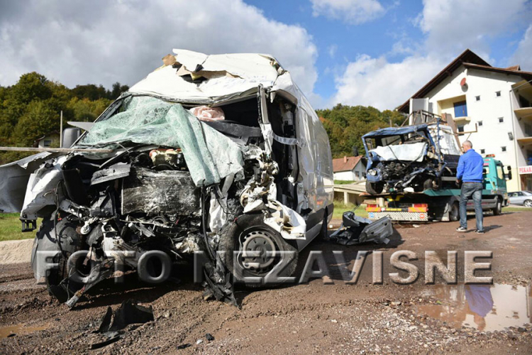 Stravična saobraćajna nesreća kod Zenice: Dvije osobe poginule (FOTO)