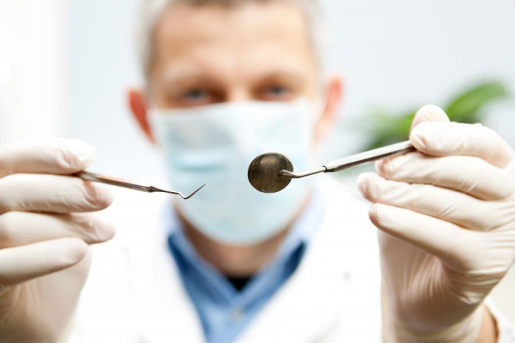 Pokvareni zubi i karijes opasno ugrožavaju zdravlje