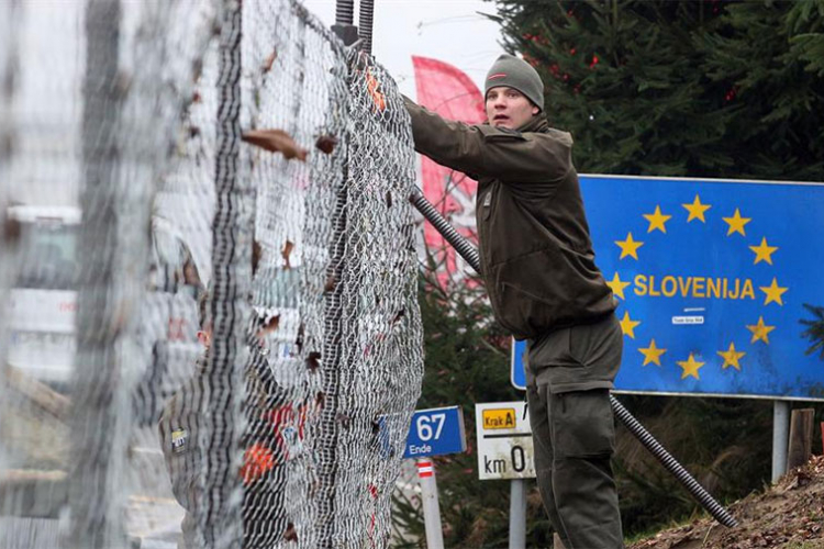 Slovenija počela da postavlja ogradu na dva prelaza sa Hrvatskom