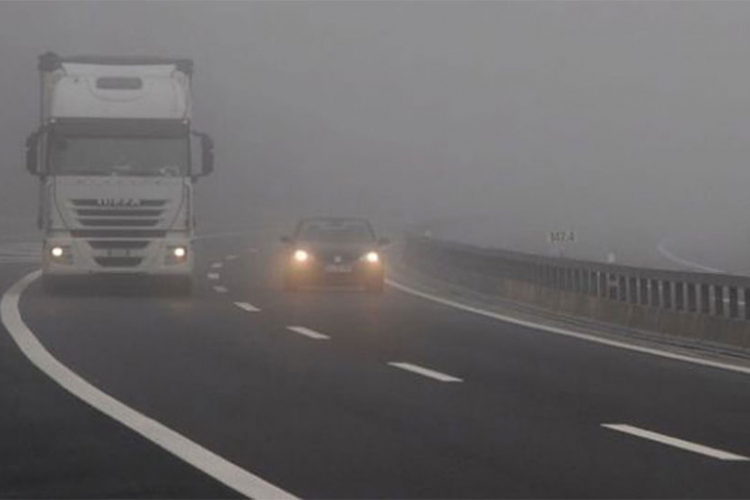 Magla smanjuje vidljivost na mnogim putnim pravcima
