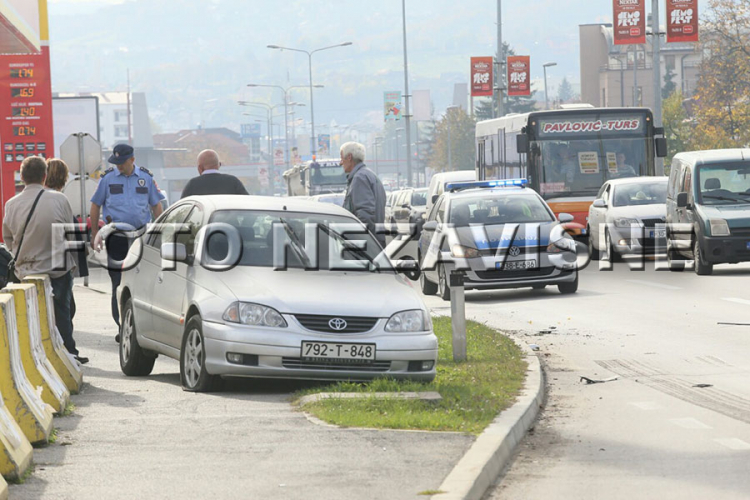 Saobraćajka na tranzitu u Banjaluci, učestvovali kombi, tojota i biciklista