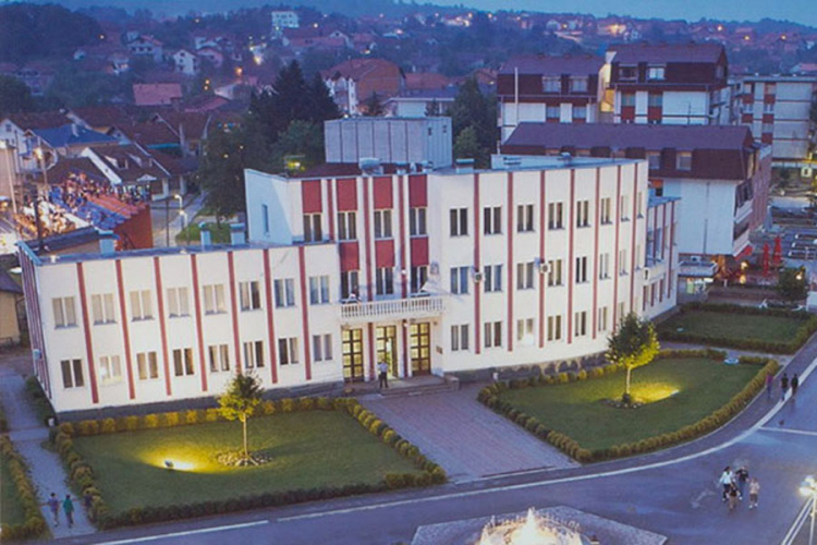No­vi na­čel­nik op­šti­ne Srbac obe­ćao: Stu­den­ti će do­bi­ti sti­pen­di­je