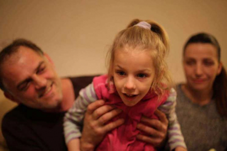 Život petogodišnje djevojčice iz Teslića u rukama humanista: Anja ostaje bez vida i sve teže jede