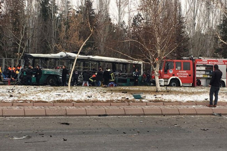 Novi bombaški napad u Turskoj: Eksplodirao autobus, ima mrtvih