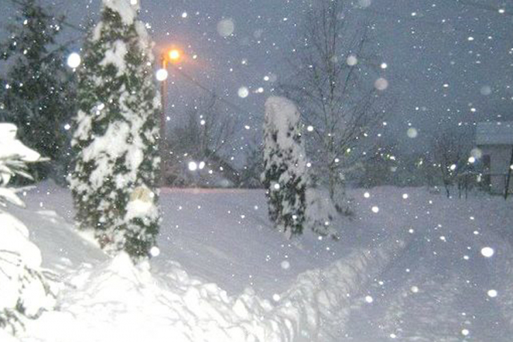 Obilne snježne padavine u BiH u petak pale crveni meteoalarm