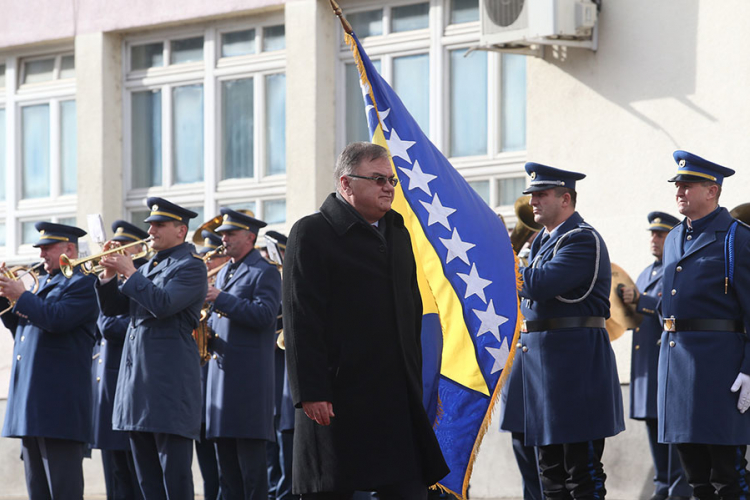 Srpski zvaničnici stali u odbranu vojnika, nema odgovornosti za učestvovanje na paradi