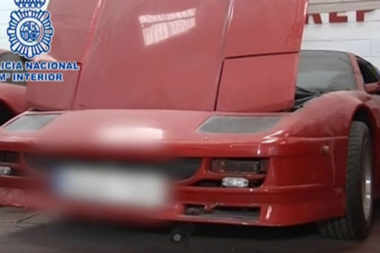 Od starih Toyota sklapali lažne Ferrarije i prodavali na netu (VIDEO)