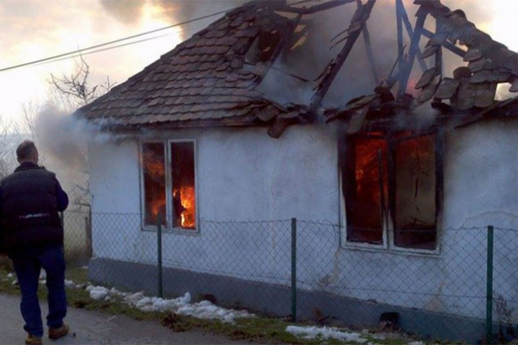 Izgorjela kuća u Dubrovniku, povrijeđeni žena i vatrogasac