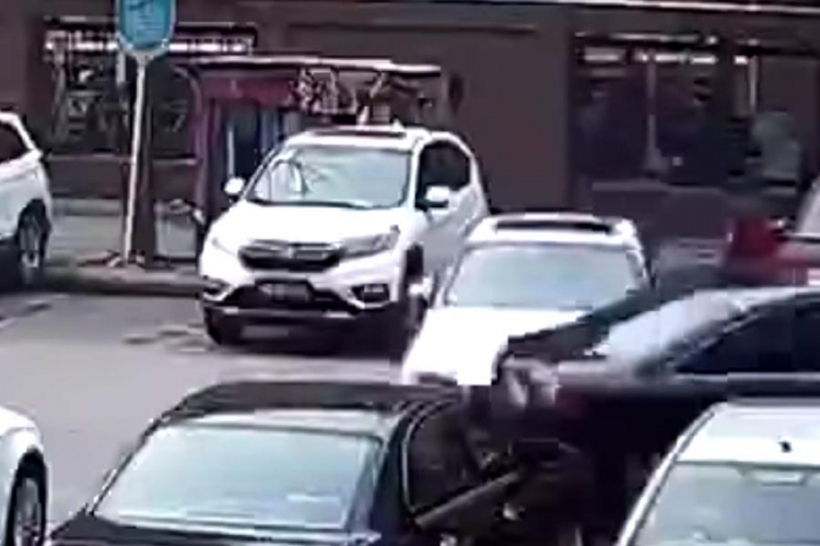Parkiranje koje niko ne bi poželio (VIDEO)