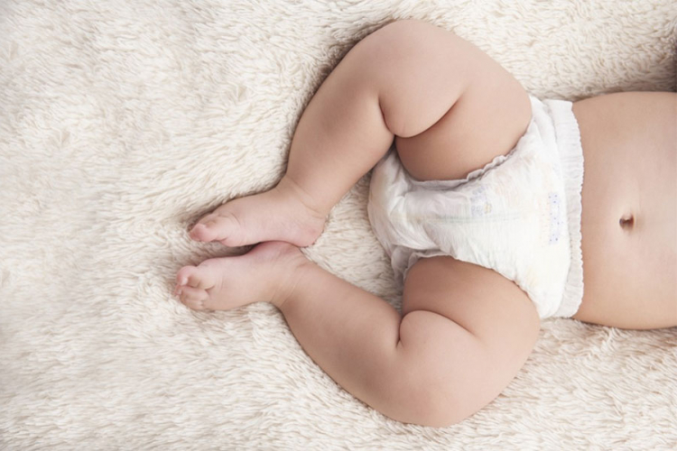 Studija dokazala: Prvorođene bebe su bucmastije