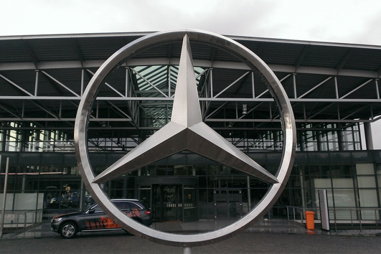 Mercedes Benz pod istragom