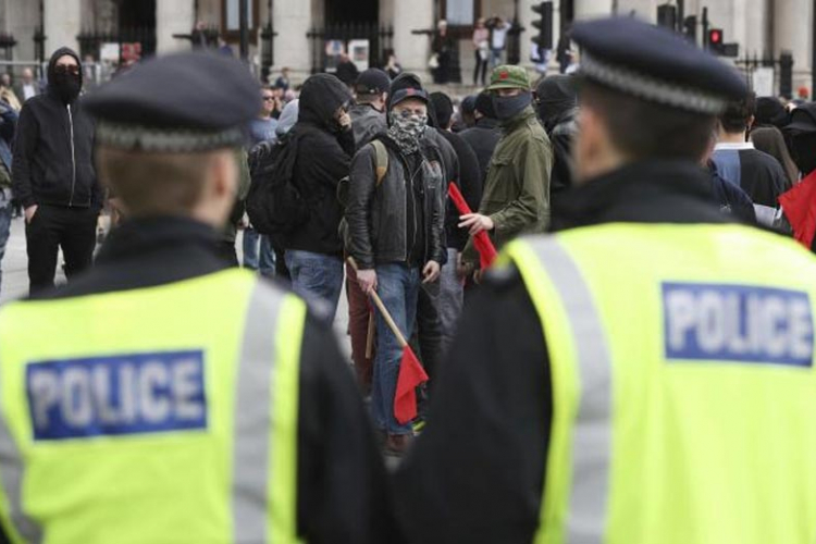 Haos na ulicama Londona: Protesti desničara i antifašista
