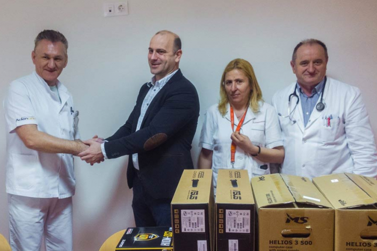"Agromehanika" i "Verno" donirali računarsku opremu Kliničkom centru