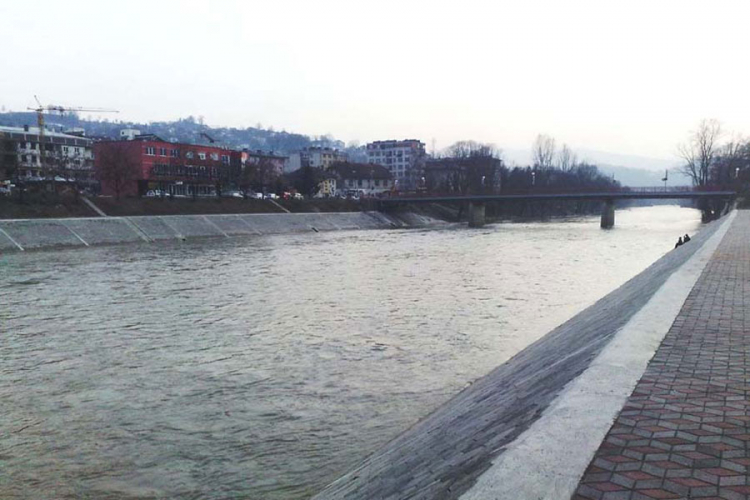 Građani spasili ženu iz rijeke Bosne