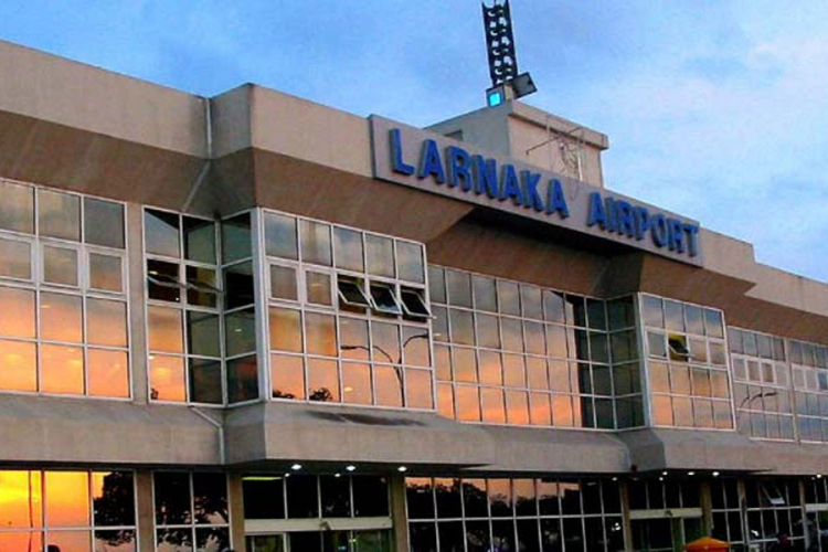 Drama u Larnaki: Djecu iz Srbije drže na aerodromu