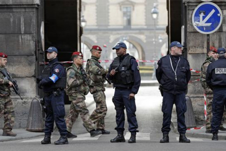 Predao se drugi osumnjičeni za oružani napad u Parizu, objavljen i snimak pucnjave